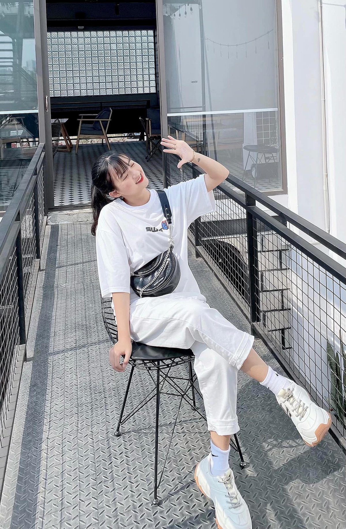 Ngọc Tuyền chia sẻ bản thân có niềm đam mê lớn đối với nghệ thuật, dẫu vậy, cô nàng vẫn luôn đạt được nhiều thành tích trong học tập và luôn luôn được bạn bè, thầy cô yêu mến.