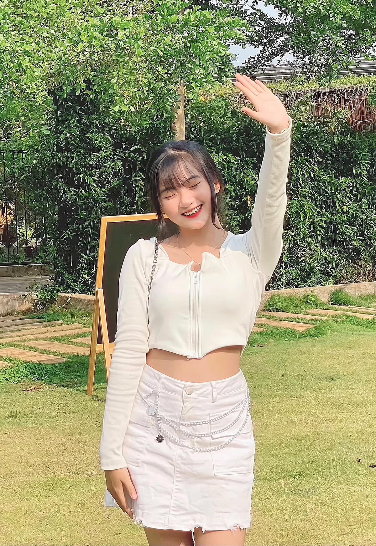 Cô nàng hot TikToker Bình Định đã lấy đi biết bao trái tim của cư dân mạng với nhan sắc và tài năng của mình.