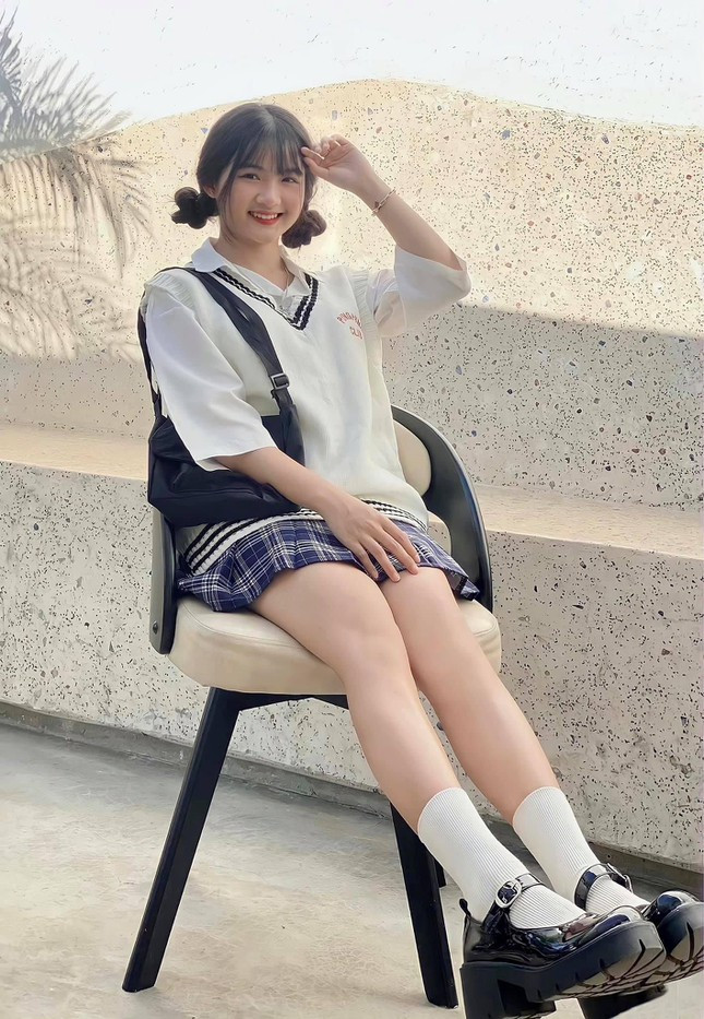 Trên trang cá nhân, Ngọc Tuyền không ngừng gây chú ý với những hình ảnh xinh đẹp, khoe sắc vóc "vạn người mê".