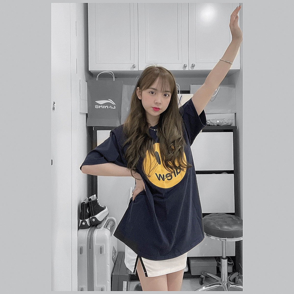 Cùng với sự thay đổi phong cách, Huyền Châu nhận được nhiều ý kiến trái chiều từ cư dân mạng. Một số nhận xét cách ăn mặc của cô không phù hợp với tuổi hay khiến 10X già dặn hơn.