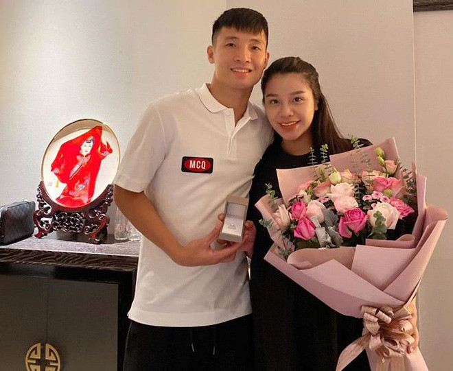 Trung vệ của Đội tuyển Việt Nam luôn khiến người hâm mộ phải ghen tị vì cuộc sống viên mãn, đầy đủ sự nghiệp, vợ đẹp, con xinh của mình. Ảnh: Tổng hợp