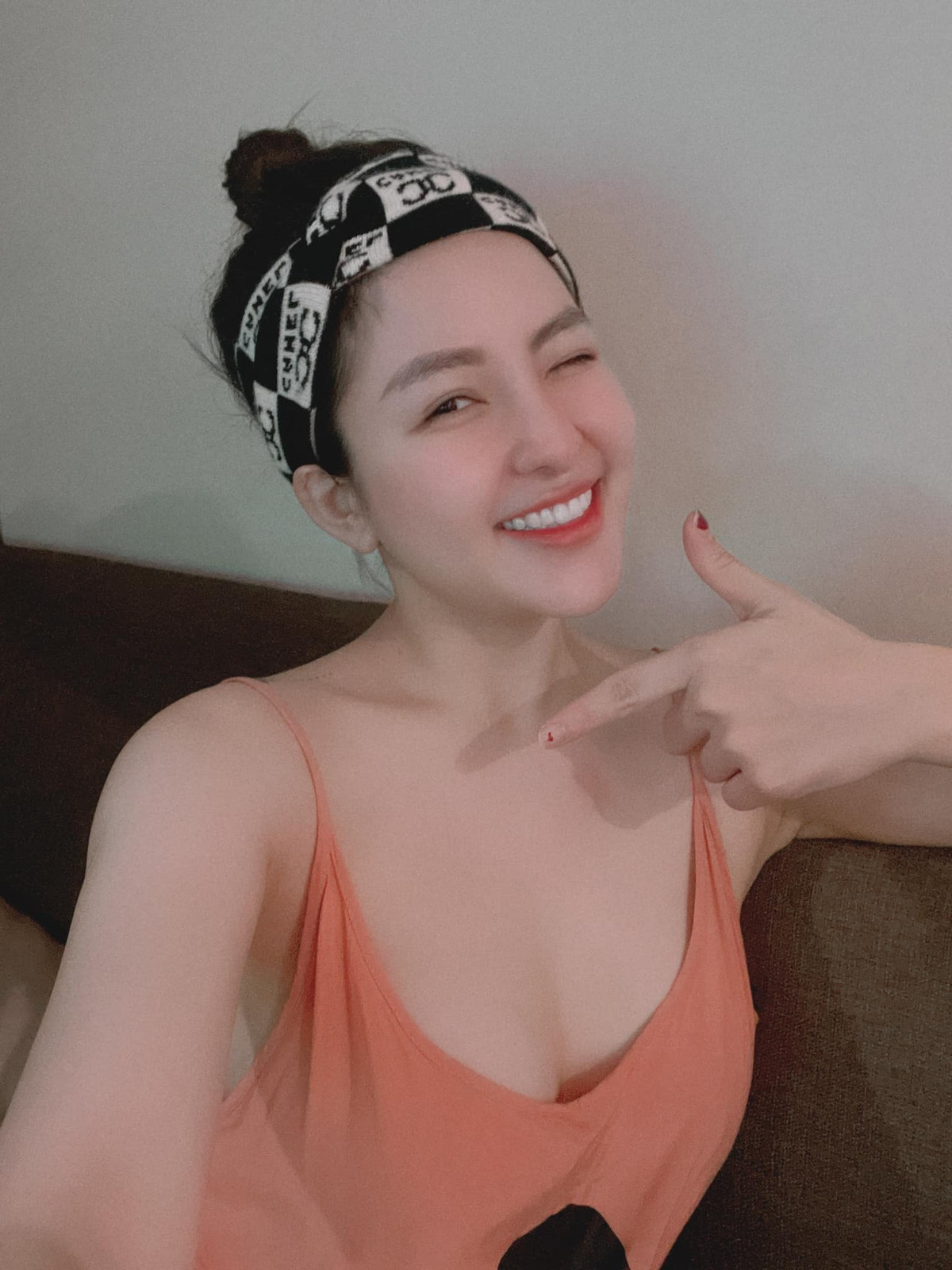 Dù không còn dính dáng gì đến làng giải trí nhưng hot girl Trâm Anh vẫn là một cái tên nhận về nhiều sự quan tâm trên MXH.