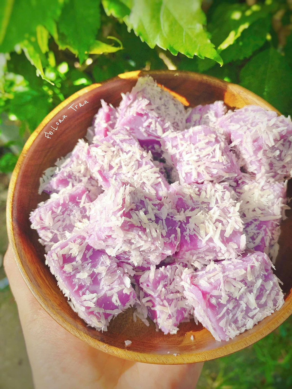 Được biết, chị Loan hiện là lao động chính trong gia đình, ngoài công việc kinh doanh online khá bận rộn chị vẫn dành nhiều thời gian để chuẩn bị tươm tất cho các bữa ăn gia đình được ngon nhất, đẹp mắt nhất. Ảnh: Trần Loan