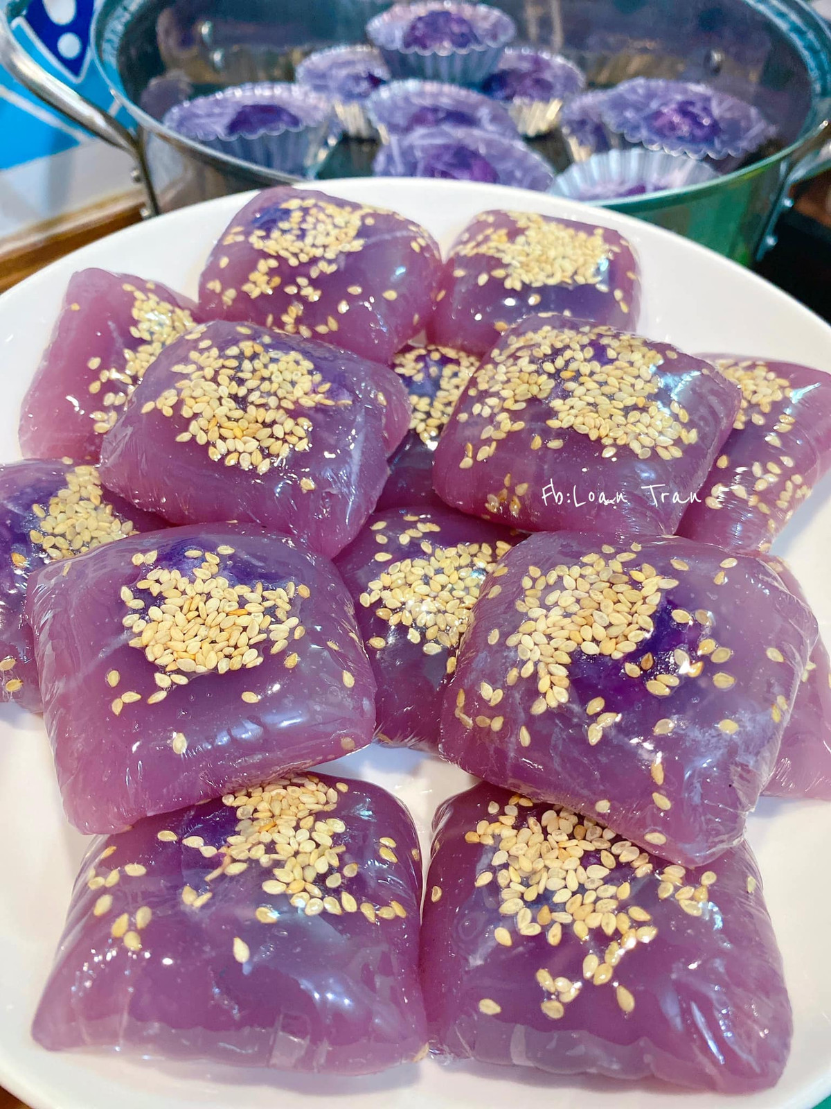 Đúng chuẩn người chơi hệ khoai lang tím, chị Trần Loan đã cho ra đời loạt món ăn có màu tím vô cùng đẹp mắt.