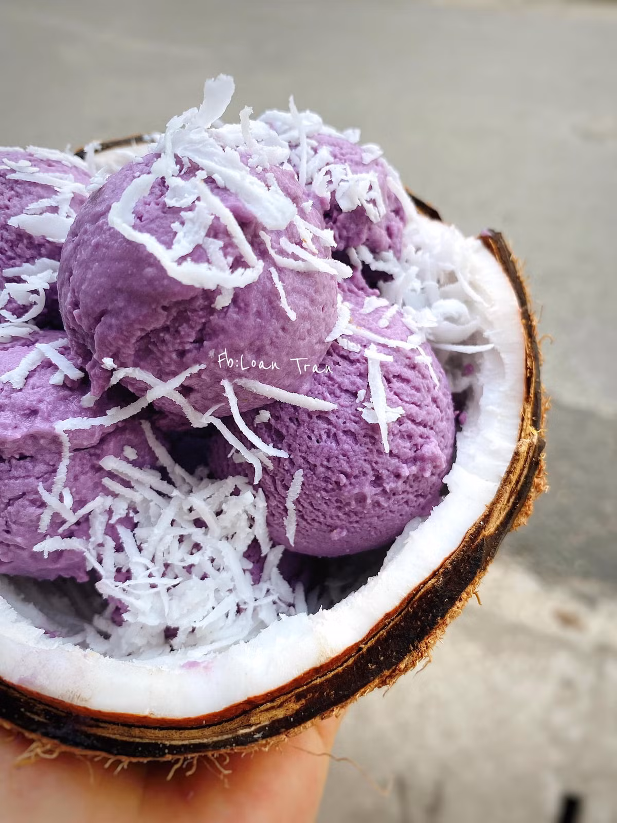 Từ bánh su sê, kem, sữa khoai lang tím hay bánh bao,...bà mẹ đảm này đã hô biến thành những thức ăn, thức uống bổ dưỡng cho gia đình.