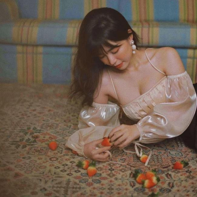 Vóc dáng tuy nhỏ con, chiều cao cũng khiêm tốn nhưng Mẫn Tiên lại sở hữu thân hình đáng mơ ước với số đo 3 vòng chuẩn.