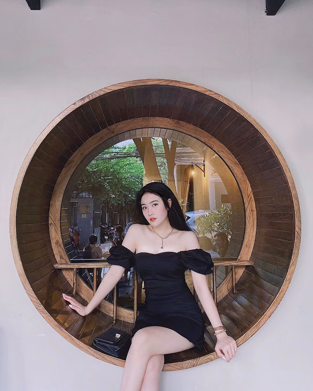 Sau hơn 1 năm "đường ai nấy đi", tình cũ Đoàn Văn Hậu khiến người hâm mộ bóng đá chú ý hơn khi cô gái này bất ngờ "lột xác" ngoại hình xinh đẹp, quyến rũ.