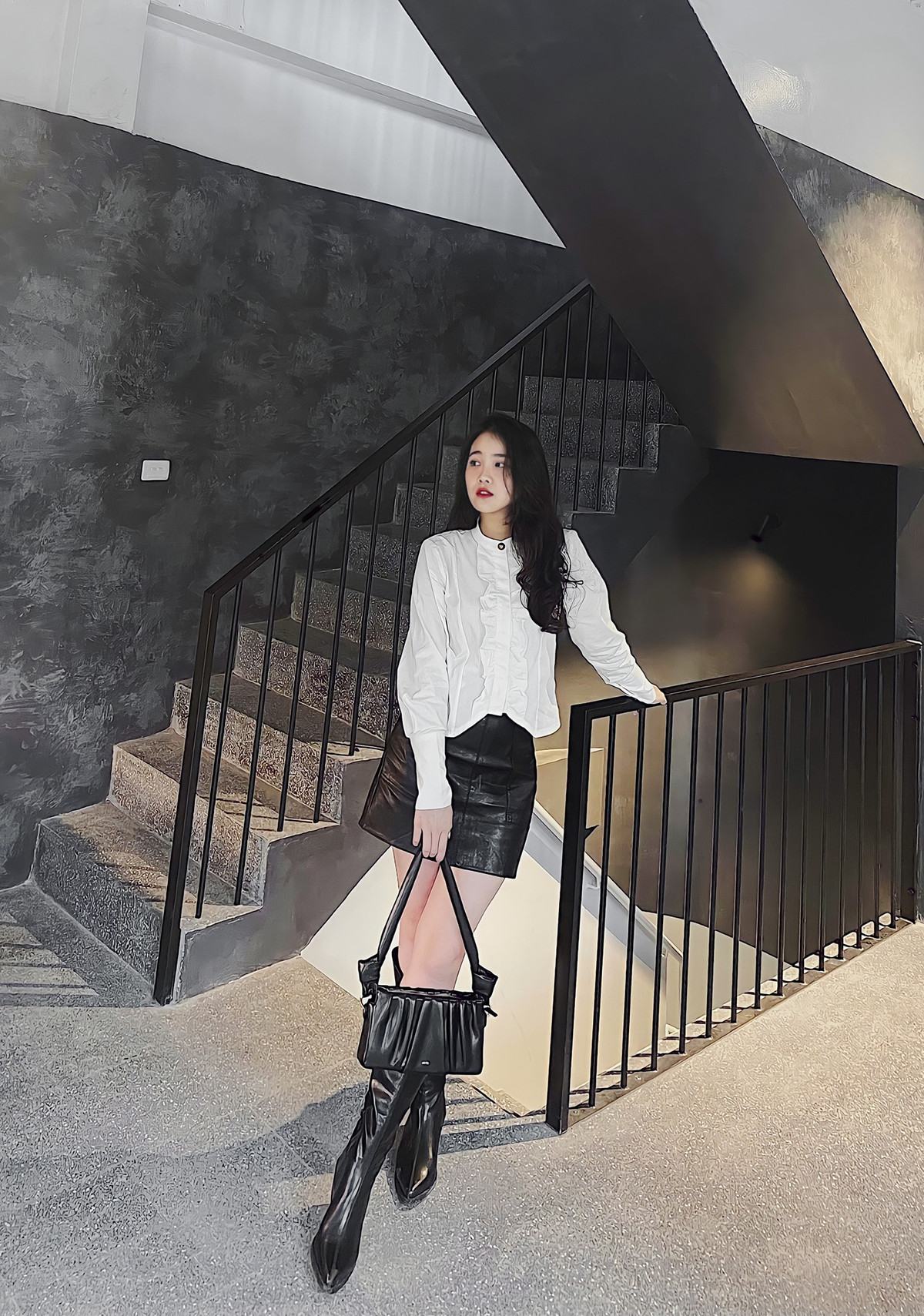 Tuy vậy, dù Hoàng Anh Ốc có sử dụng phần mềm chỉnh ảnh thì ai cũng phải công nhận sắc vóc của cô nàng ngày càng mặn mà hơn sau chia tay Văn Hậu.