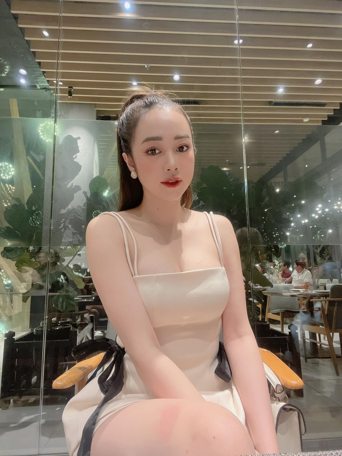 Nhiều cư dân mạng cho rằng cô là bản sao của "nữ hoàng nội y" Ngọc Trinh nhờ vào chỉ số đo 3 vòng chuẩn người mẫu.