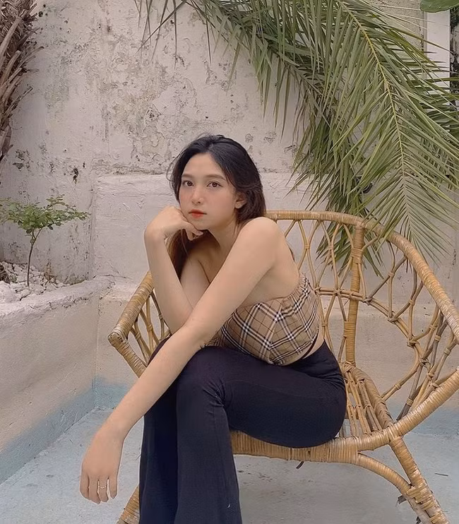 Cô nàng cũng rất chăm chỉ đăng tải hình ảnh của bản thân lên trang cá nhân.