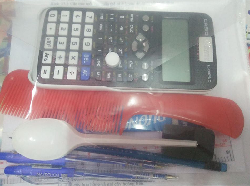 Mang hẳn lược đi để chải chuốt lại kiến thức cho logic, chỉn chu. Ảnh: Tổng hợp