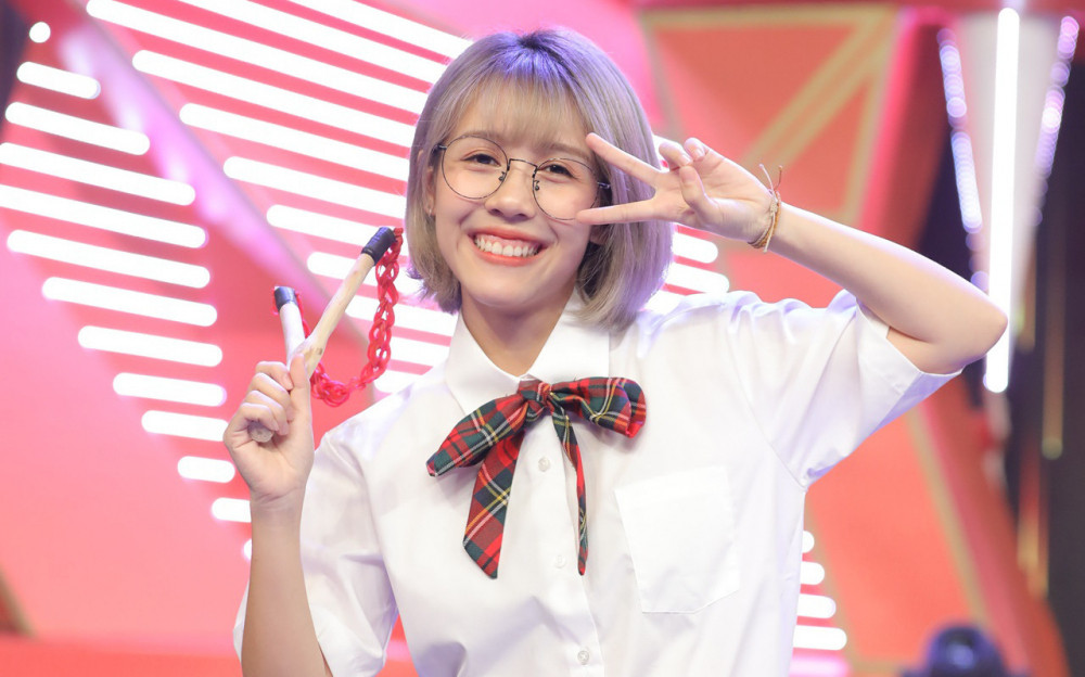 Qua các bức ảnh ấy, nhiều fan công nhận rằng, mặc dù có chút chưa quen nhưng ở phiên bản nào, Hậu Hoàng cũng rất xinh xắn.