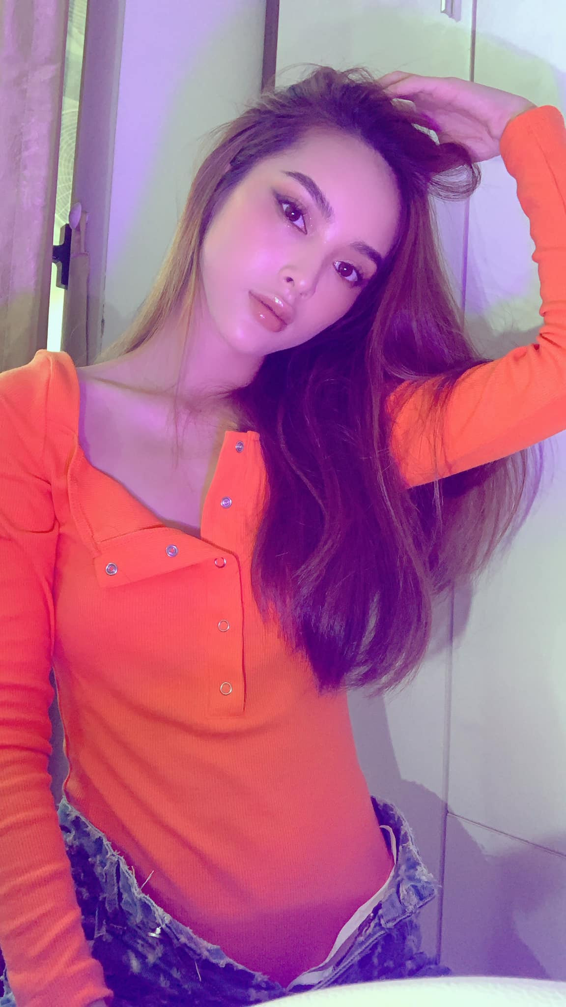 Quỳnh Lương (Lương Thị Mai Quỳnh, sinh năm 1995) là người mẫu lookbook rất đình đám ở Hà Nội. Single mom được gọi là bản sao của Hoa hậu Tiểu Vy với gương mặt đẹp thanh thoát, mái tóc đen dài cùng dáng vóc cân đối.