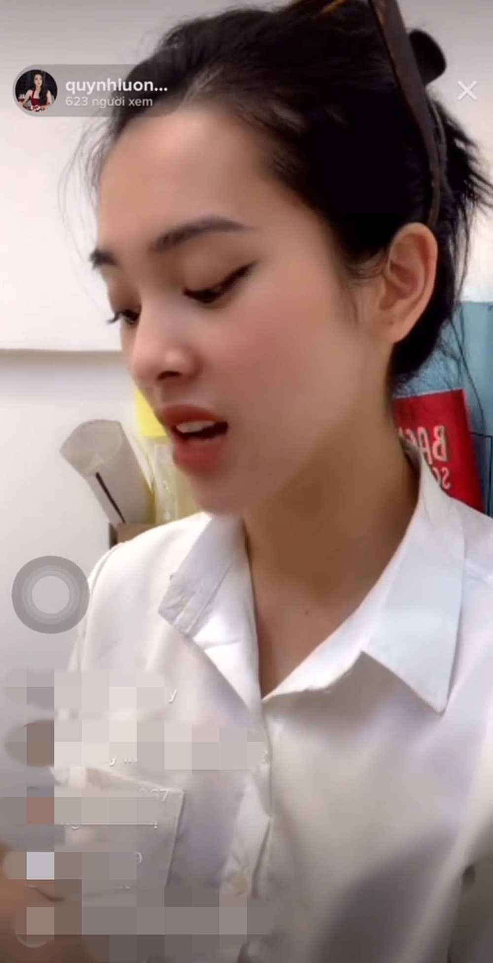 Đáng chú ý hơn là thái độ của người đẹp khi nói về vấn đề này vô cùng gay gắt, bức xúc.