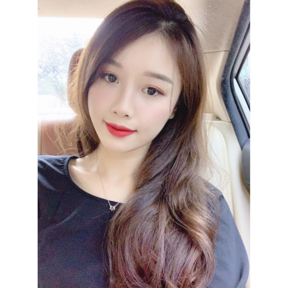 Trước đây, Trang Nhung mang phong cách dễ thương ngọt ngào, ưa chuộng các trang phục dịu dàng nữ tính.