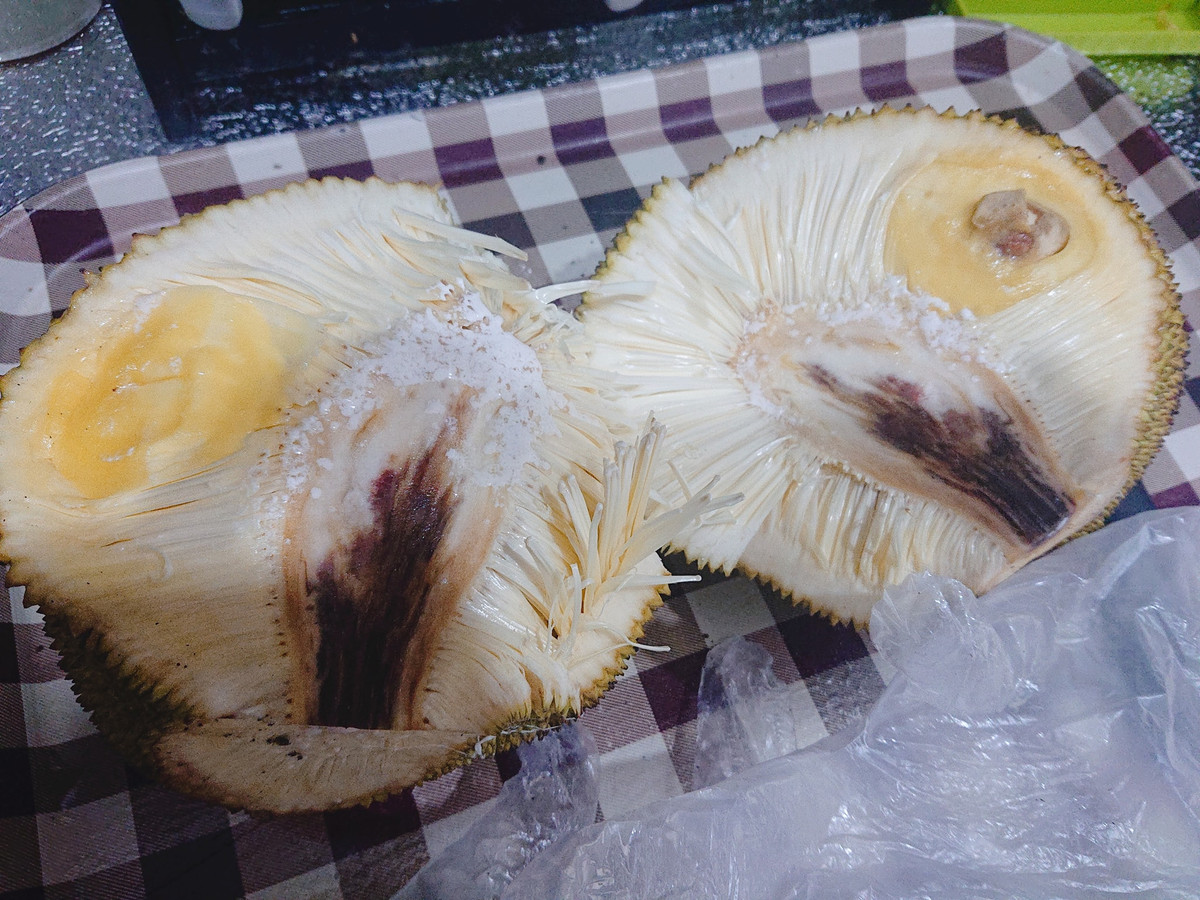 Theo lời cư dân mạng chia sẻ, có một số mẹo để chọn được mít ngon như chọn quả đều, không có chỗ eo hay lõm, quả có gai to, không dài, các gai cách xa nhau...Ảnh: Tổng hợp