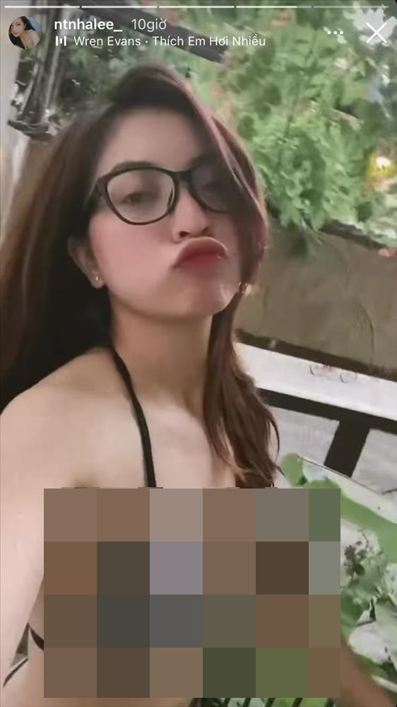 Có lẽ đã từ lâu, gái xinh xứ Quảng mới chia sẻ hình ảnh gợi cảm như thế lên MXH.