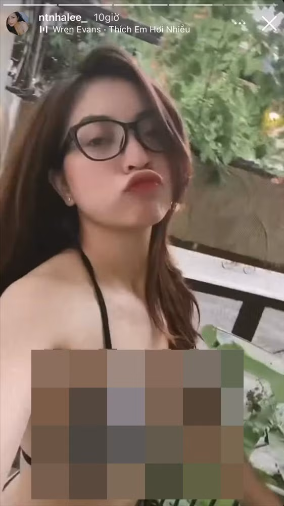 Có lẽ đã từ lâu, gái xinh xứ Quảng mới chia sẻ hình ảnh gợi cảm như thế lên MXH.