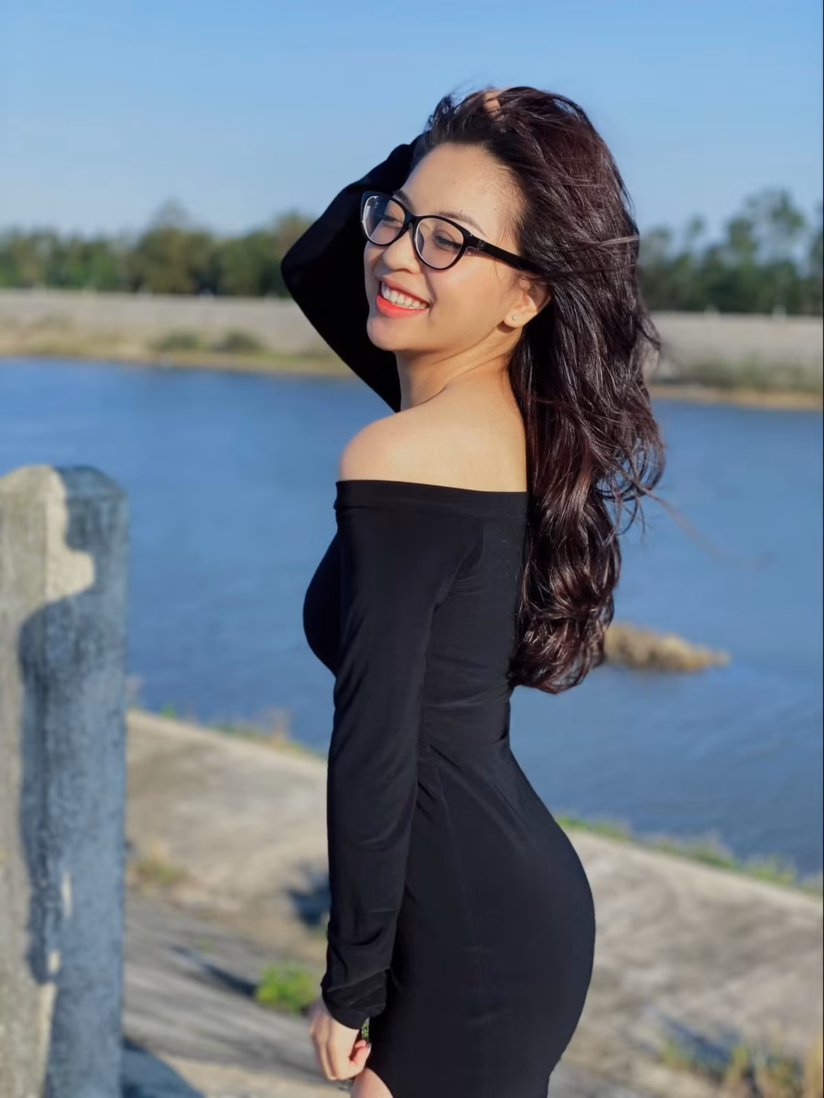 Nhật Lê được khen nhan sắc ngày càng lên hạng sau khi chia tay Quang Hải.