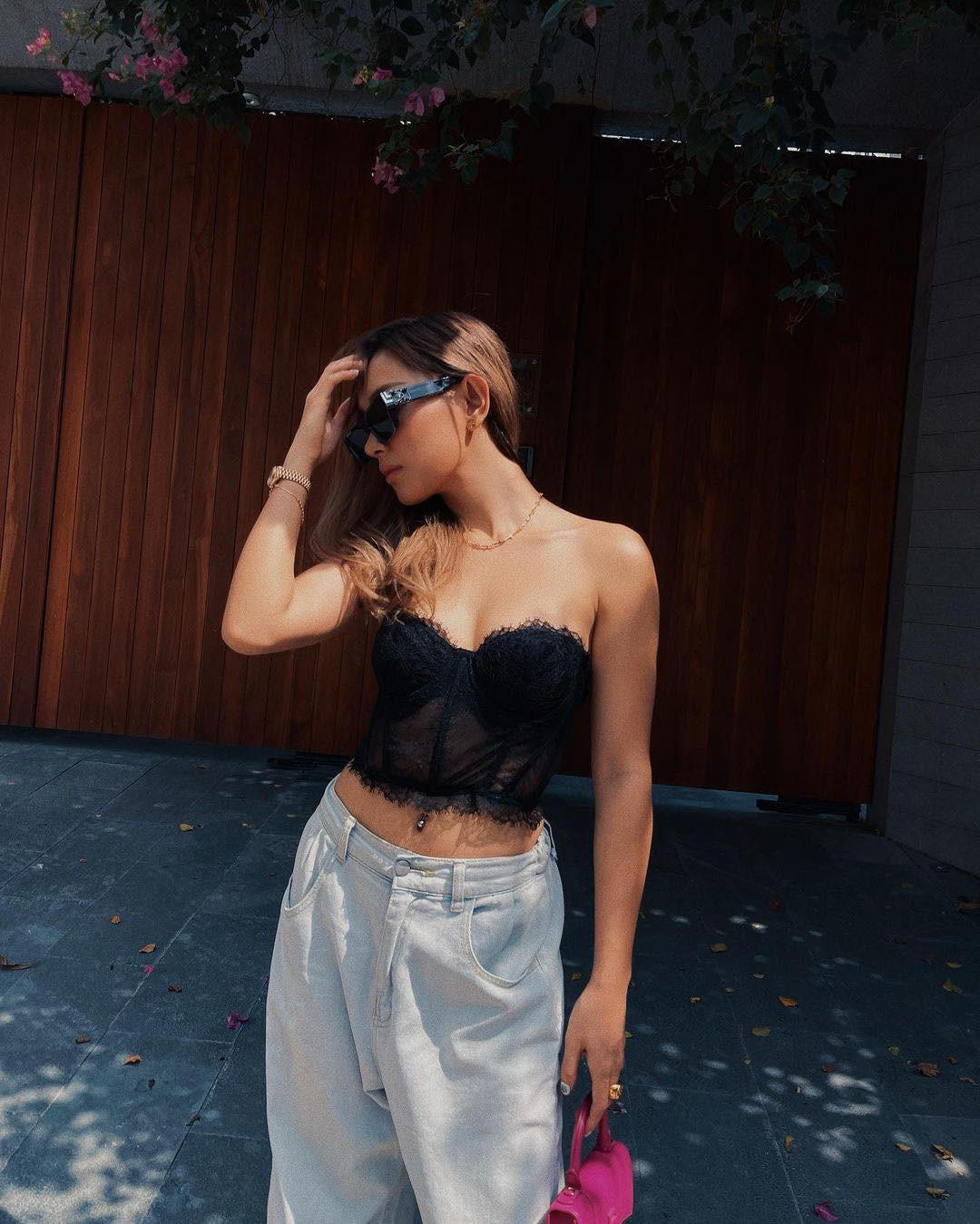 Người đẹp sở hữu nét ngoại hình mang nét riêng, không giống như những hot girl nổi nhờ gương mặt đáng yêu kiểu thiên thần.