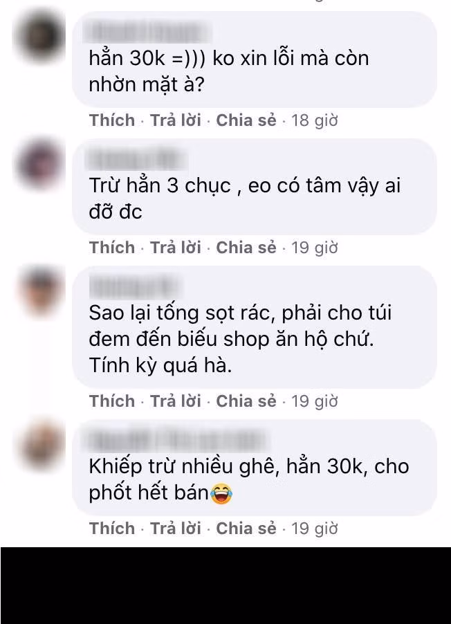 "Chỗ này mấy tỉ phốt rồi, vẫn đông người mua thế nhỉ", "Khiếp trừ nhiều ghê, hẳn 30 ngàn, cho phốt hết bán", "Sao phải tống sọt rác, phải cho túi đem đến biếu shop ăn hộ chứ",...là những bình luận bức xúc của cư dân mạng.
