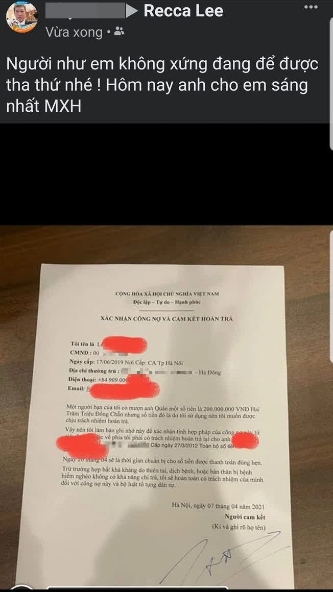 Cụ thể, người chủ nợ đã đăng hình ảnh giấy vay nợ lên trang cá nhân của Huỳnh Anh cùng với lời nhắn: "Người như em không xứng đáng để được tha thứ nhé. Hôm nay anh cho em sáng nhất mạng xã hội".