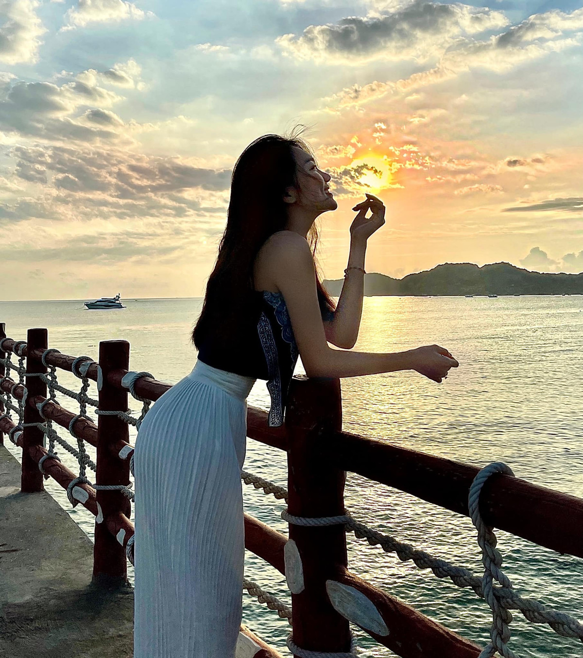 Sau đấu trường sắc đẹp Hoa hậu Hoàn vũ, Ngọc Nữ xuất hiện dày đặc tại các event, quảng cáo… với hình ảnh đa dạng, cuốn hút hơn.