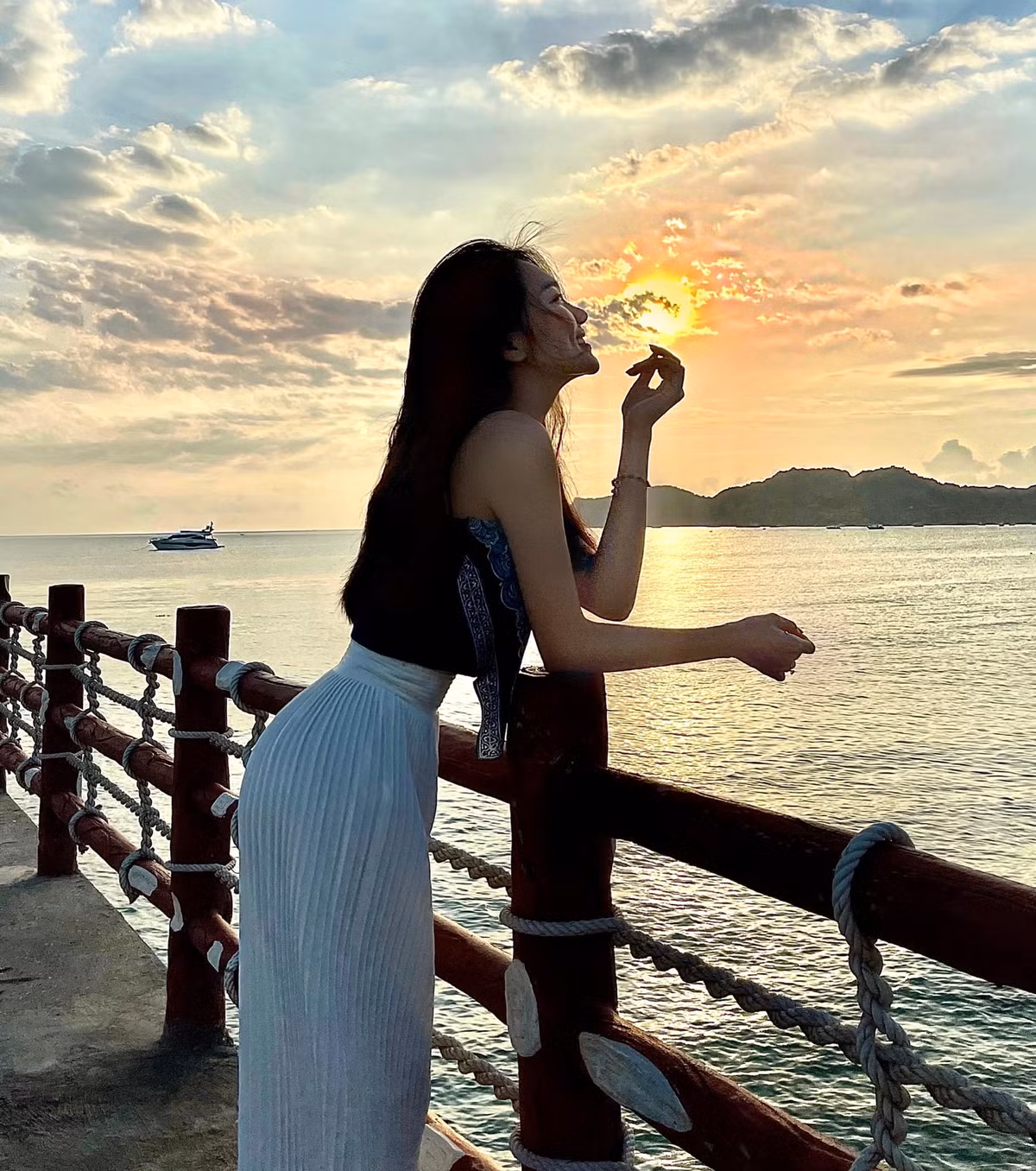 Sau đấu trường sắc đẹp Hoa hậu Hoàn vũ, Ngọc Nữ xuất hiện dày đặc tại các event, quảng cáo… với hình ảnh đa dạng, cuốn hút hơn.