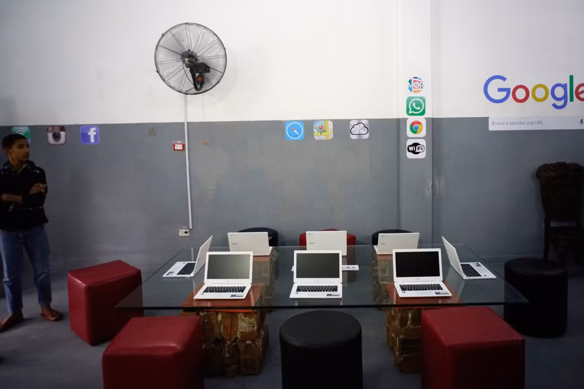 Bên trong trung tâm công nghệ của “gã khổng lồ” Google ở La Habana. Ảnh USN