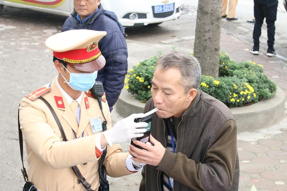 Tai sao nguoi dan Ha Noi vui ve huong ung khi CSGT Ha Noi kiem tra nong do con?-Hinh-3