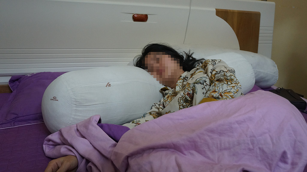 Sáng 25/9/2019, chị Trang đang ngồi uống nước cùng nhóm bạn tại quán cà phê thì Thắng bất ngờ lao đến đe dọa, hành hung vợ cũ. Quá sợ hãi nạn nhân bỏ chạy đến trụ sở công an trình báo. ((Ảnh Infonet)