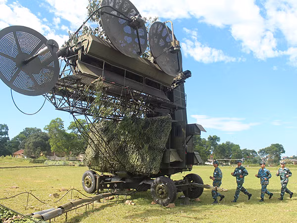 Sau nâng cấp, đài điều khiển hỏa lực SNR-75M3 có khả năng bám mục tiêu ở cự ly tới 100km; dẫn đường cho 2 tên lửa tấn công mục tiêu cùng lúc (trước nâng cấp chỉ dẫn được một mục tiêu); Thời gian từ khi bám bắt mục tiêu đến khi sẵn sàng phóng tên lửa giảm từ 8 giây xuống 3 giây; Tự động theo dõi mục tiêu và dẫn hướng cho tên lửa trong môi trường tác chiến điện tử mạnh… Nguồn ảnh: Báo Phòng không – Không quân