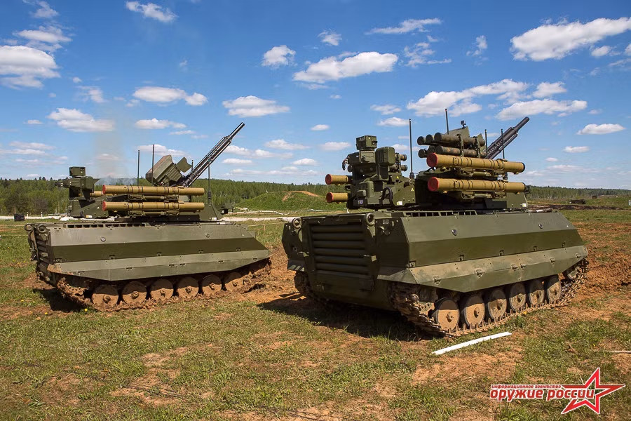 Không như mường tượng trên phim ảnh, Uran-9 nhìn ngoài giống hệt một chiếc xe tăng thay vì là kiểu robot có chân hay tay như trong loạt phim nổi tiếng “Teminator” của Hollywood. Nguồn ảnh: Arms-Expo