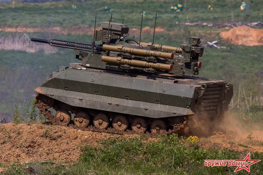 Khi cơ động trên địa hình ghồ ghề, tốc độ của Uran-9 khoảng 10-25km/h. Nguồn ảnh: Arms-Expo