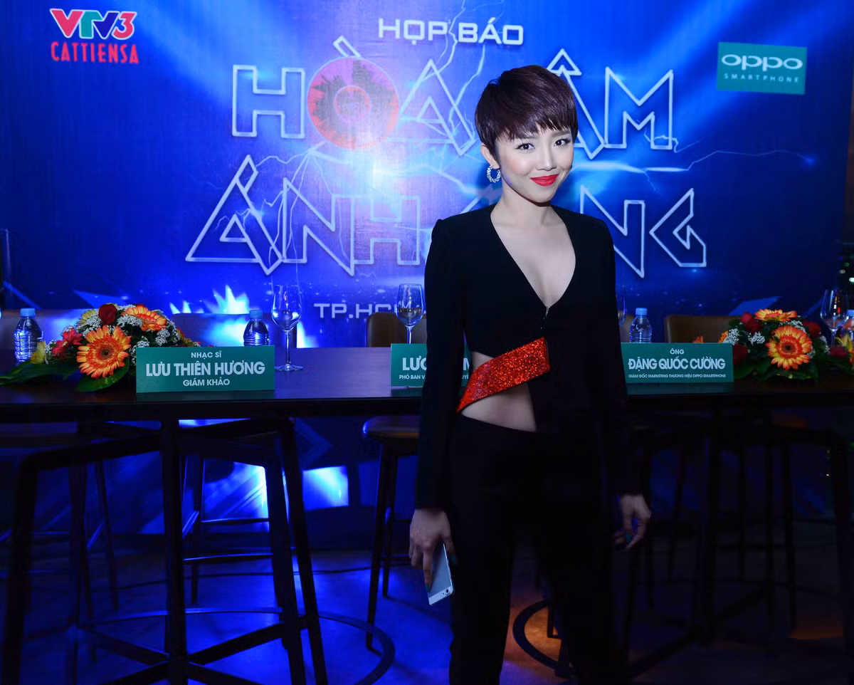 Tóc Tiên có lẽ là gương mặt gây chú ý nhất trong số dàn thí sinh, bởi đây gần như là hoạt động đầu tiên về âm nhạc của cô sau gần 6 năm vắng bóng. Nữ ca sĩ cho biết, đây là cơ hội lớn để quay trở lại và giới thiệu một Tóc Tiên hoàn toàn mới, trưởng thành hơn trong âm nhạc đến khán giả Việt Nam.