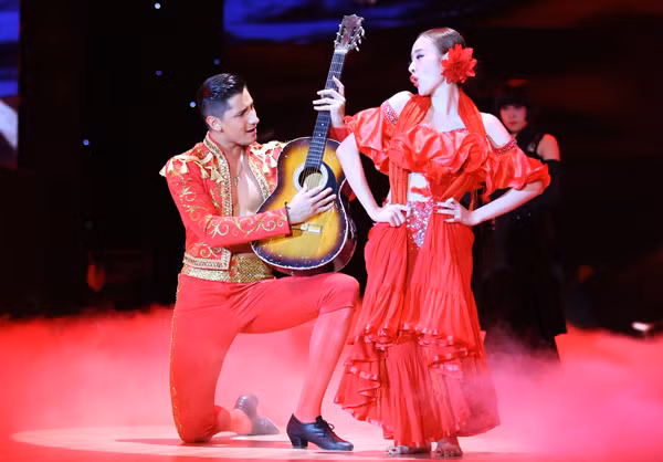 Nhap vien vi kiet suc ba gia Chi Pu van nhay sung-Hinh-5