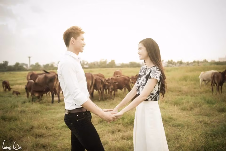 Tin đồn rạn nứt của cặp đôi này xuất hiện từ nửa năm trở lại đây, nhưng người trong cuộc vẫn cho biết mình đang hạnh phúc. Sau khi ổn định gia đình nhỏ, ngoài điện ảnh, cả hai trở lại với sân khấu bằng những dự án mới. Cả Trương Quỳnh Anh và Tim đều hỗ trợ hết mình cho nửa kia trong công việc.