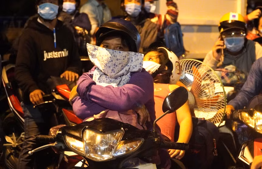 Chiều 30/9, Thủ tướng Chính phủ đã có công điện yêu cầu TPHCM và các tỉnh Bình Dương, Đồng Nai, Long An tiếp tục kiểm soát người ra, vào để đảm bảo quy định phòng dịch. Ảnh Zing.