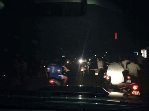 Tuy nhiên, ông Đặng Vũ Tuấn Sơn, Chủ tịch CLB Thiên văn học trẻ Việt Nam (VACA) cho rằng nếu là rác vũ trụ thì thường nhỏ nên không thể gây ra tiếng nổ rất lớn khi rơi xuống đất, ngoài ra tầm quan sát cũng chỉ trong bán kính vài km chứ ở xa vài chục km không thể quan sát được, trừ khi đó phải là cả một cái tàu vũ trụ.