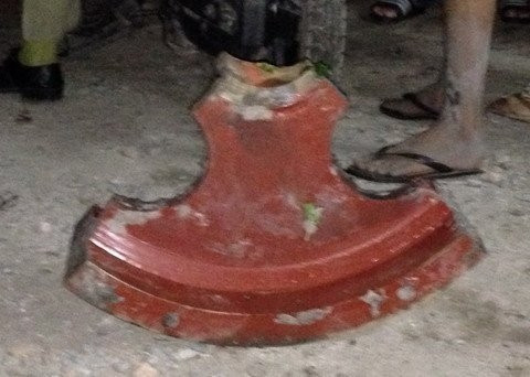  Vật thể lạ rơi xuống TP HCM: Ngày 23/3/2013, một vật thể bay lạ rơi xuống một vũng bùn gần một ruộng rau muống tại khu phố 2 (P. Bình Chiểu, Q. Thủ Đức, TP HCM) khiến người dân xôn xao. Vật lạ có chất liệu kim loại, hình tròn sơn màu nâu có trọng lượng lên đến hàng chục kg. Sau đó mảnh vỡ được cho là của công ty sản xuất ống nhựa D.M, ở cách nơi mảnh vỡ rơi chừng 400m, trong lúc máy đang vận hành, một tiếng nổ lớn phát ra đẩy mảnh thiết bị bay lên cao gây ra sự cố như trên.