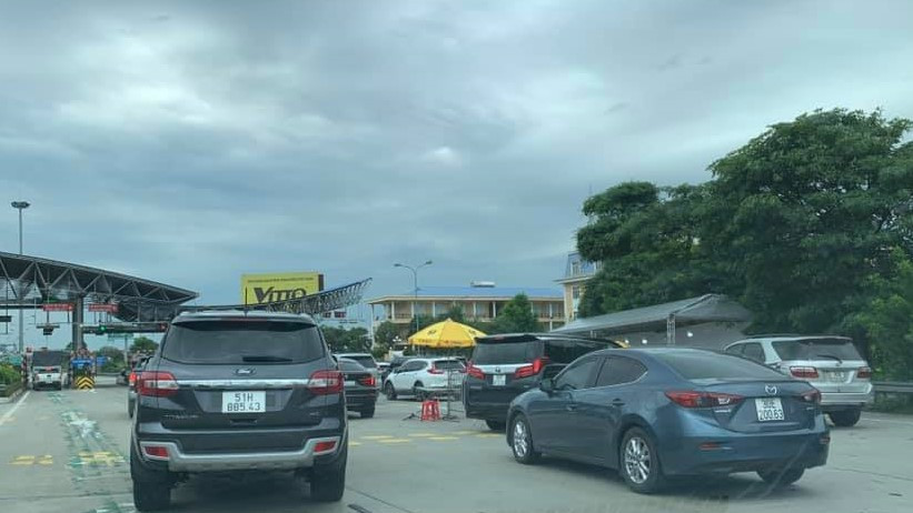 Tam dung hoat dong chot kiem soat dich COVID-19 Phap Van - Cau Gie