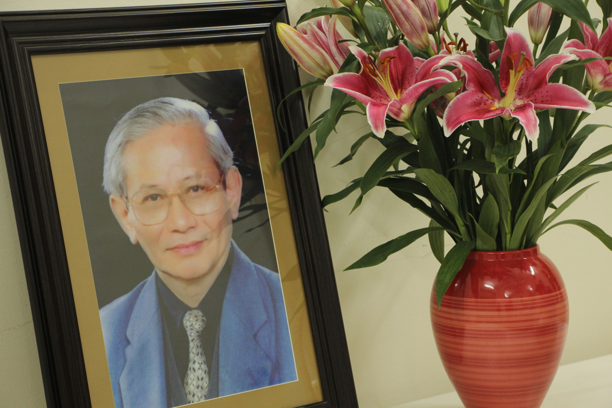 Hoi Khoa hoc Lich su Viet Nam tiep nhan anh chan dung GS, NGND Phan Huy Le-Hinh-2