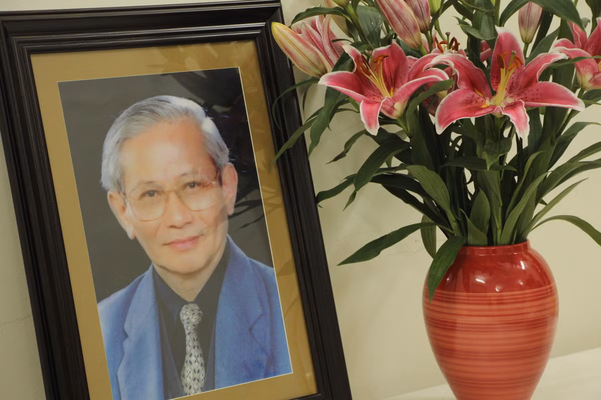 Hoi Khoa hoc Lich su Viet Nam tiep nhan anh chan dung GS, NGND Phan Huy Le-Hinh-2