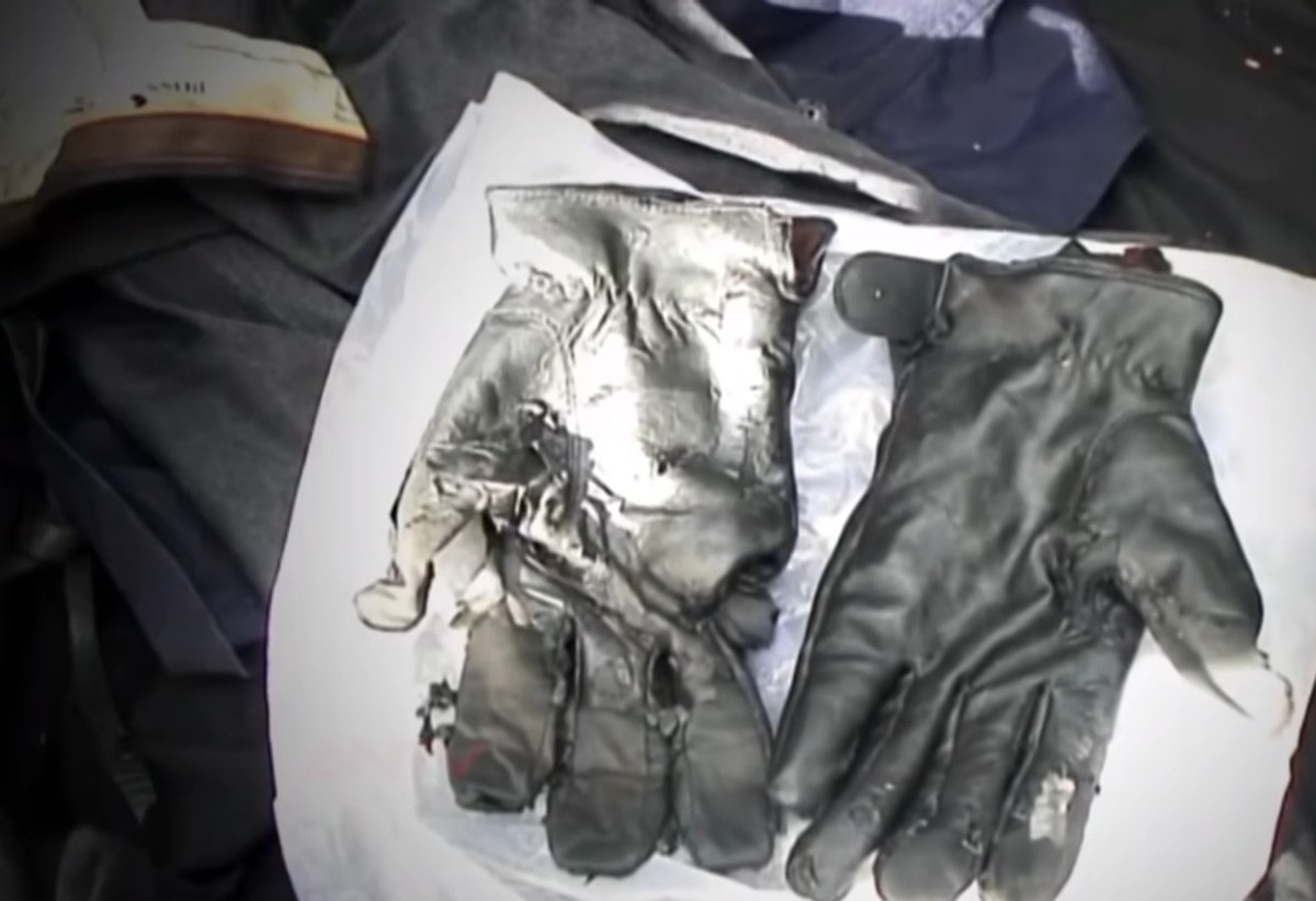 Sau khi Ya Tăm thừa nhận hành vi giết người, ngày 1/12/2015, công an dẫn giải Ya Tăm đến hiện trường và thu được khẩu súng, bộ quần áo, tấm vải đen che mặt, găng tay cùng số đạn mà đối tượng cất giấu.