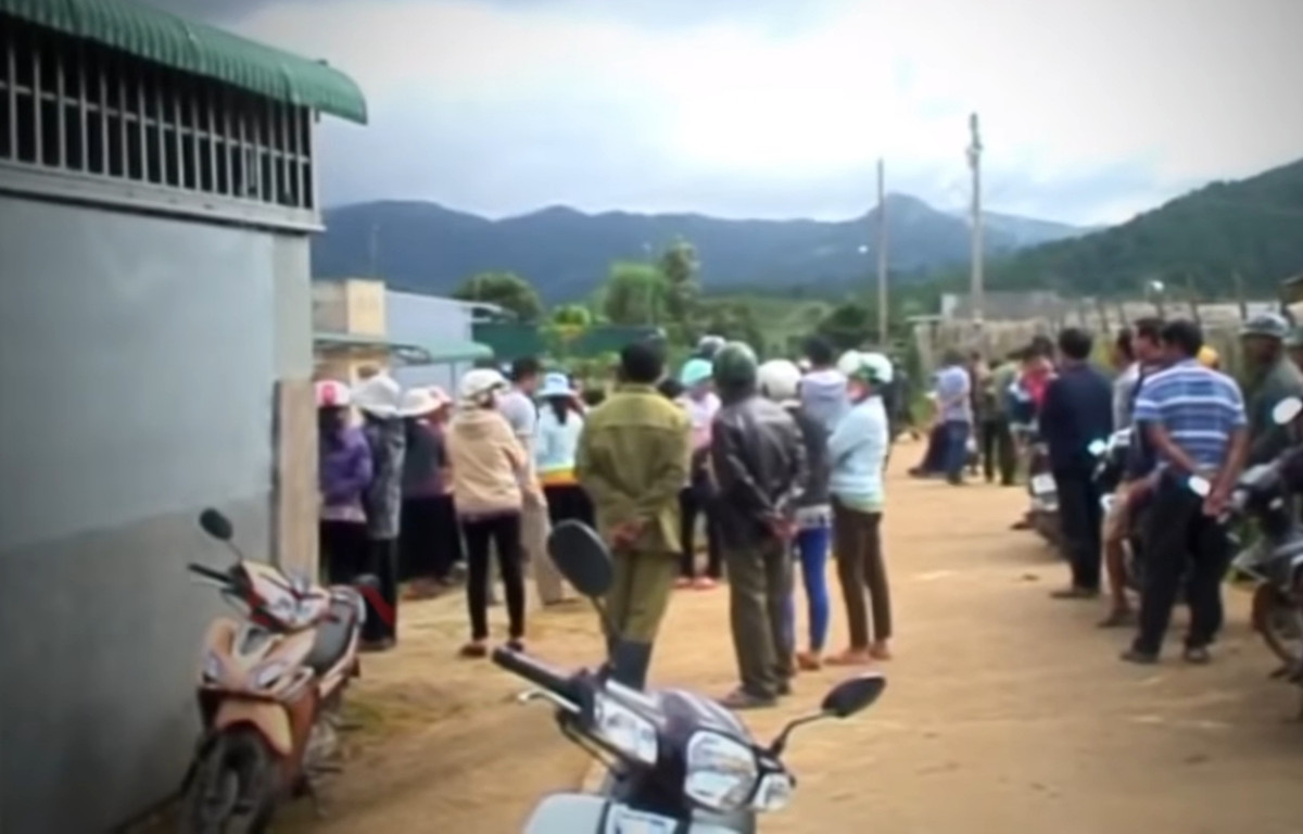 Lúc này, công an xác định hướng tẩu thoát của nghi phạm và loại bỏ động cơ gây án mạng vì tài sản mà do mâu thuẫn cá nhân. Để có thêm thông tin, công an tiếp cận từng người thân của nạn nhân.