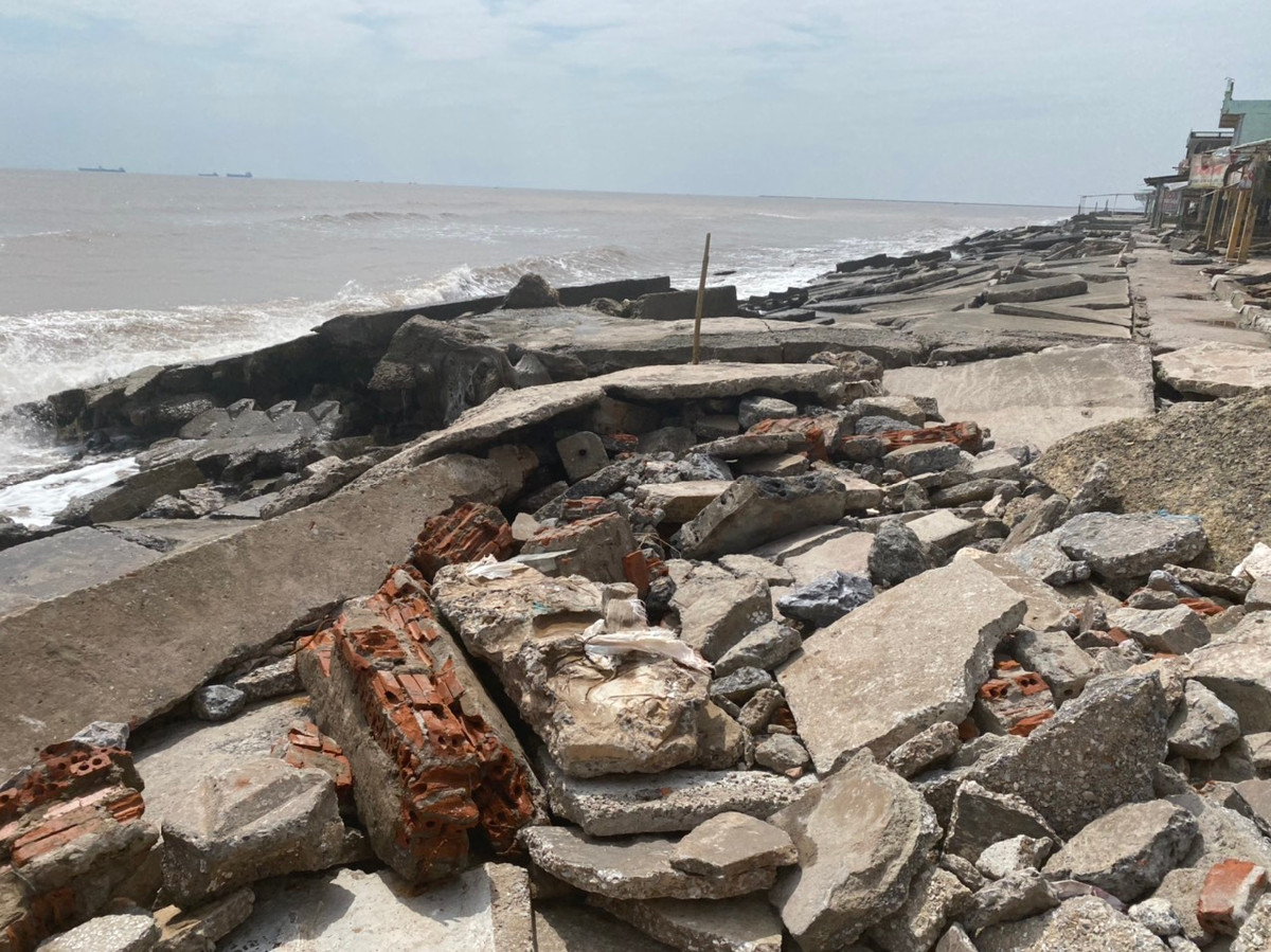 Khu du lịch biển Thịnh Long hút khách gần xa bởi vẻ hoang sơ, nay trở nên tan hoang. Mọi hoạt động ở đây gần như bị tê liệt, chưa biết đến khi nào mới có thể trở lại hoạt động.