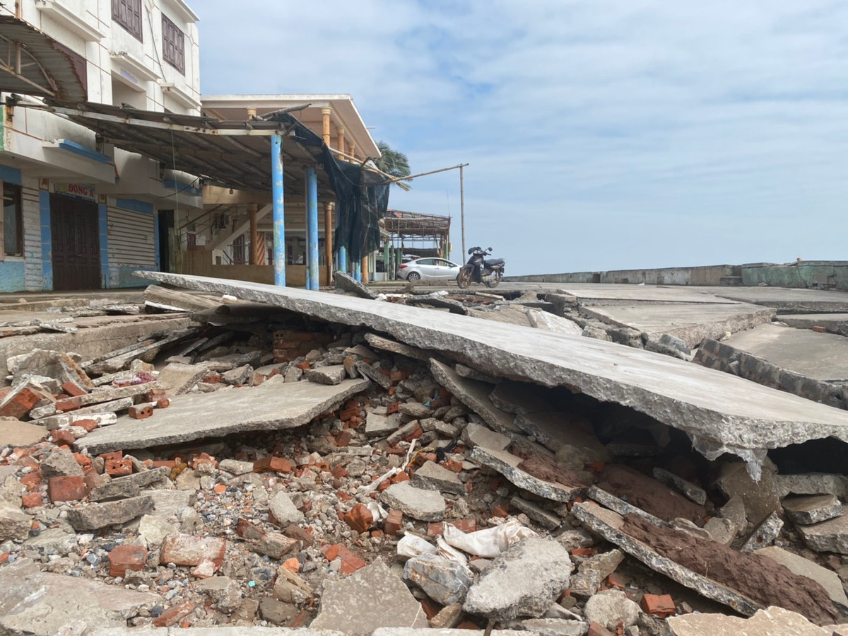 Tuy nhiên, đến nay hệ thống này vẫn chưa được "đụng tay" triển khai. Tính mạng và người dân vẫn đang treo "đầu sóng".