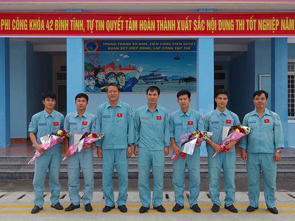 Đại tá Nguyễn Ngọc Trung là người trực tiếp đào tạo, tập huấn cho các chiến sĩ đáp ứng yêu cầu nhiệm vụ sẵn sàng chiến đấu, cứu hộ, cứu nạn với các bài bay khó, phức tạp, nhất là huấn luyện bay trên biển, cất, hạ cánh trên đảo trong điều kiện ban ngày, ban đêm với các địa hình, thời tiết khác nhau.