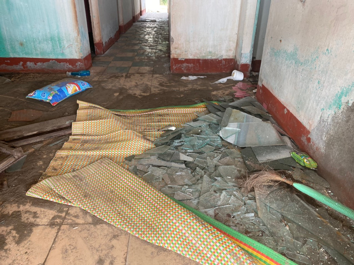 Lý do là các chủ hộ đưa ra là do đã đầu tư quá nhiều vào xây dựng ki ốt. Có người đầu tư từ vài trăm triệu đồng đến cả tỷ đồng nên còn lấn cấn trong việc bàn giao mặt bằng.