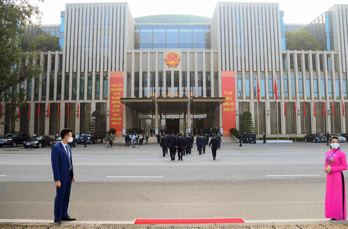 Tại kỳ họp này, Quốc hội sẽ tiến hành xem xét, thông qua 02 dự án luật, 05 dự thảo Nghị quyết (theo quy trình tại một kỳ họp), xem xét, cho ý kiến đối với 05 dự án luật. Bên cạnh đó, Quốc hội cũng dành nhiều thời gian để xem xét các vấn đề kinh tế - xã hội, ngân sách nhà nước, giám sát và các vấn đề quan trọng khác.